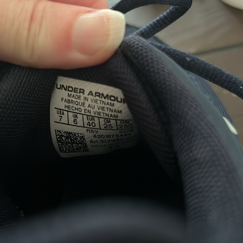 Under Armour sneakers in navy and white - Picture 10 of 11